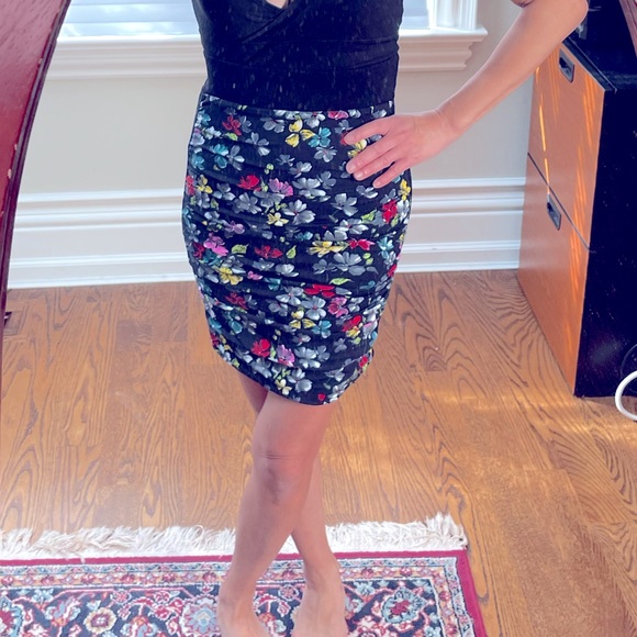 French connection floral mini skirt - Picture 1 of 6